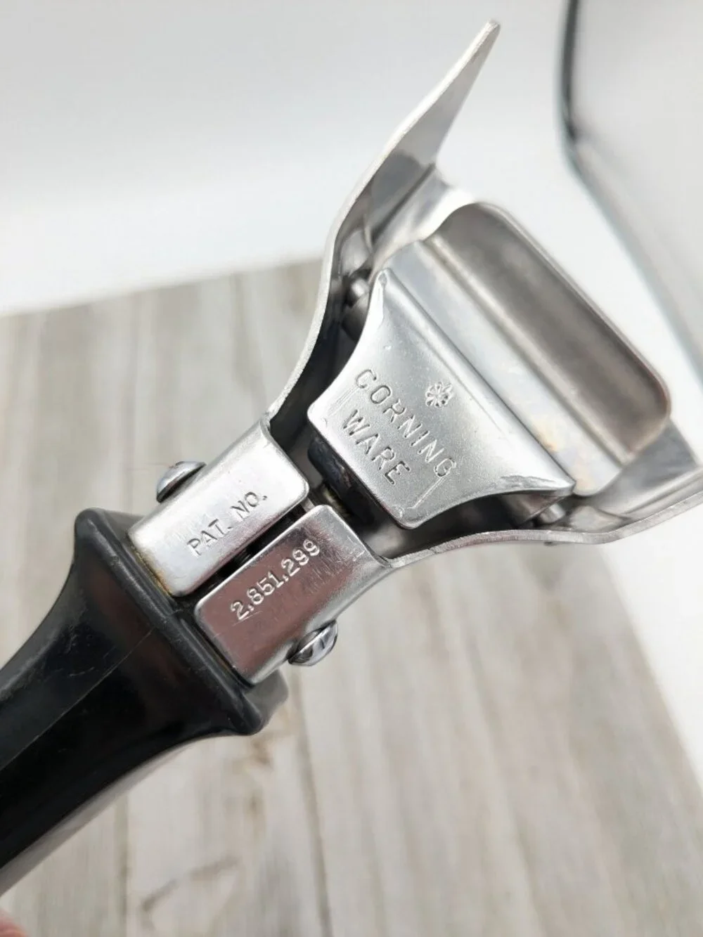 Corning Ware #1 Removable Clip On Handle  Twist and Lock Metal